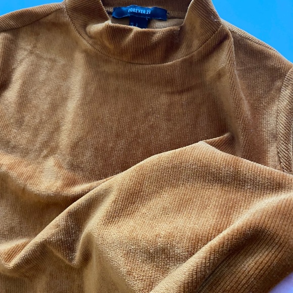 Top - Picture 2 of 2